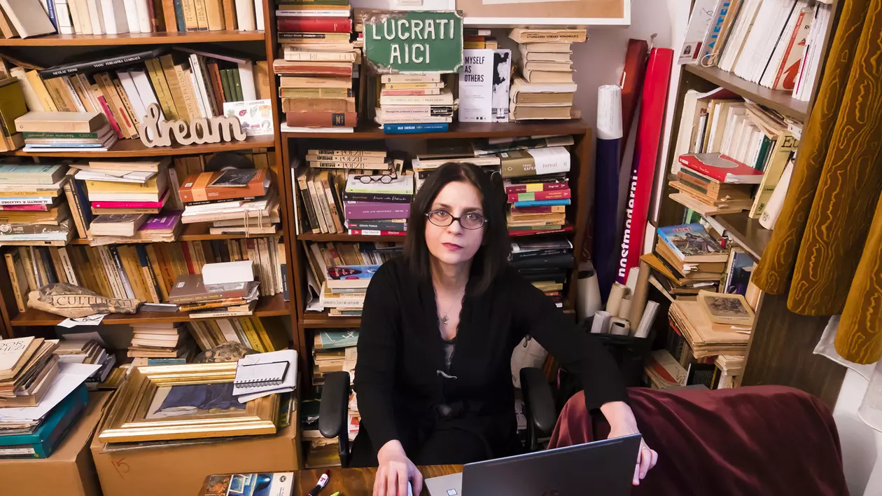 INTERVIU. Relația specială pe care scriitoarea Simona Popescu o are cu timpul: „Nu există decât prezentul trecutului, prezentul și prezentul viitorului”