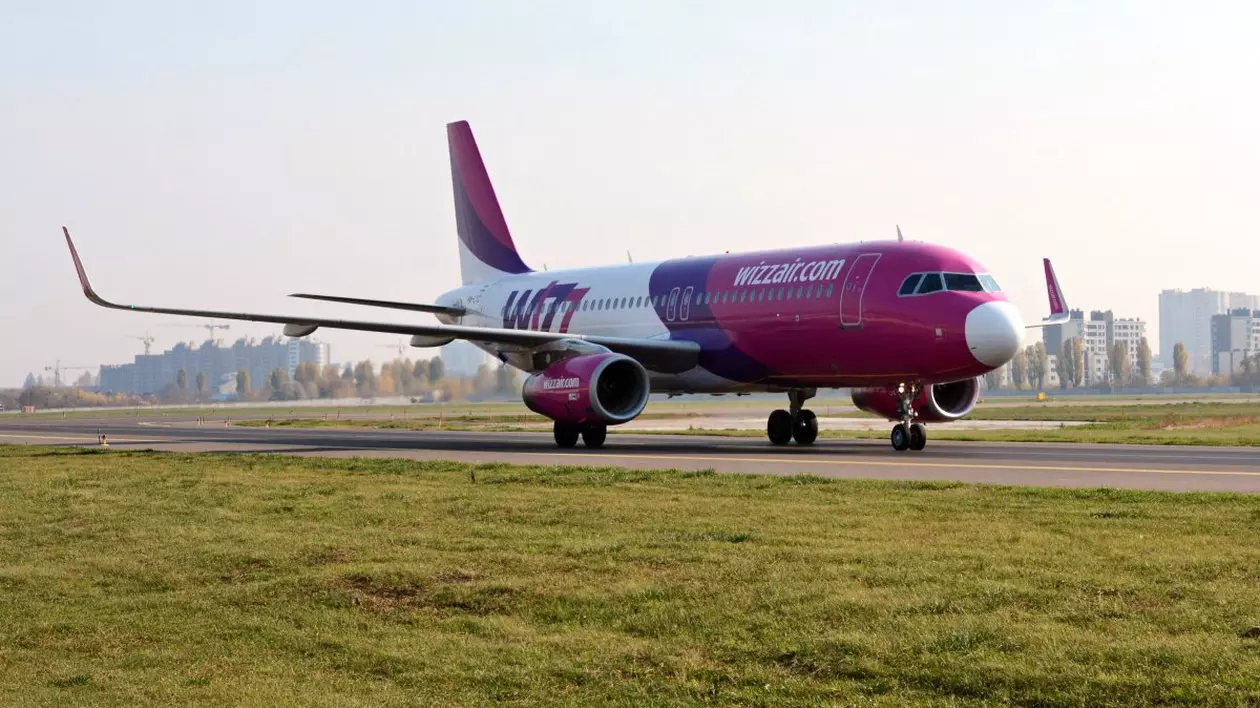 Avion Wizz Air cu turişti români care mergeau în Sardinia, aterizare de urgenţă la Roma