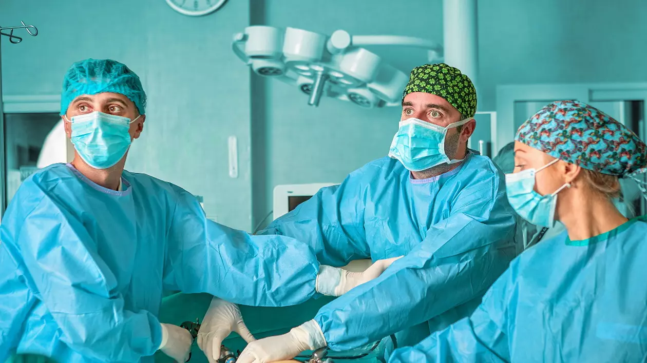 POVEȘTI CARE VINDECĂ. Un bărbat din Arad s-a internat pentru prima dată în spital la 52 de ani, pentru o hernie hiatală: „Operația te face cum ai fi nou, ca la început!”