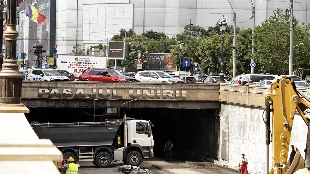 Accesul auto în Pasajul Unirii, sensul spre Universitate, oprit două nopți. Care este motivul