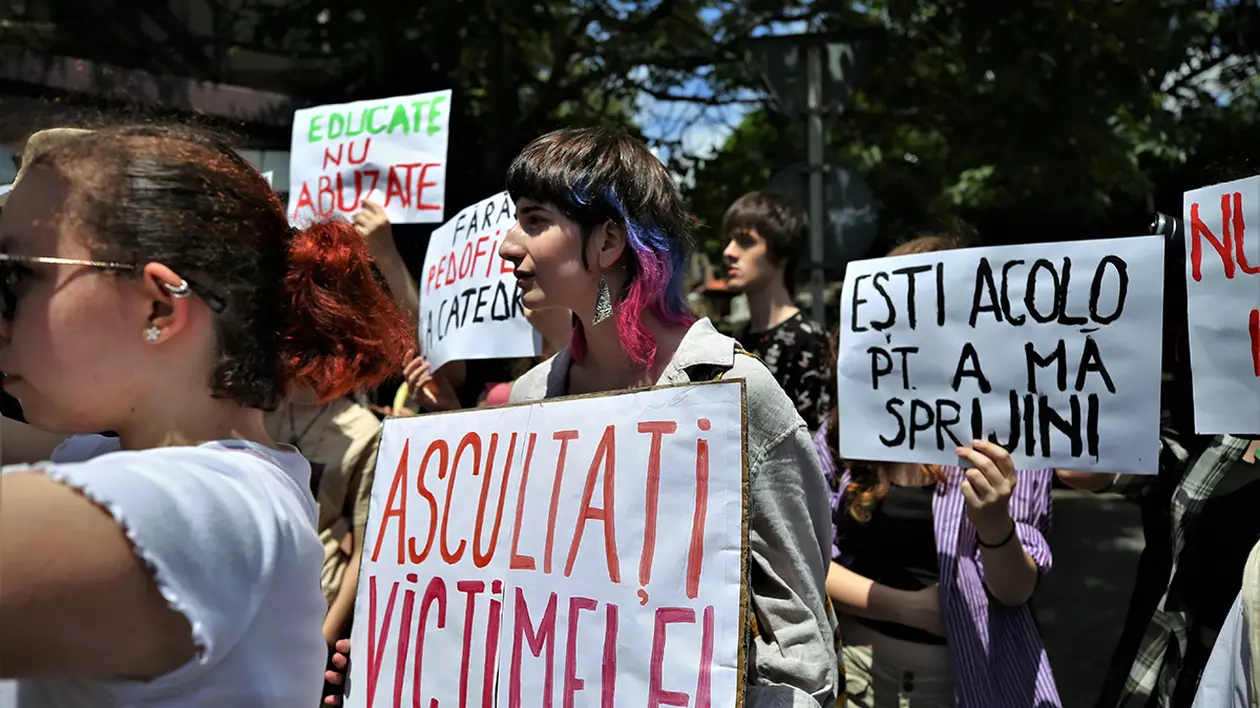 Protest față de hărțuirea sexuală din învățământ, iunie 2022. Foto: Dumitru Angelescu