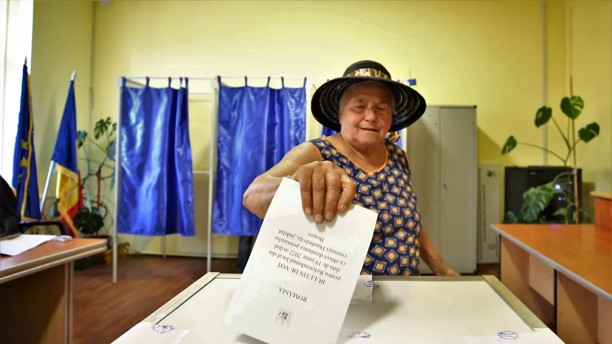 Vot la referendumul din Dumbrăvița, județul Brașov. Foto: Dumitru Angelescu / Libertatea
