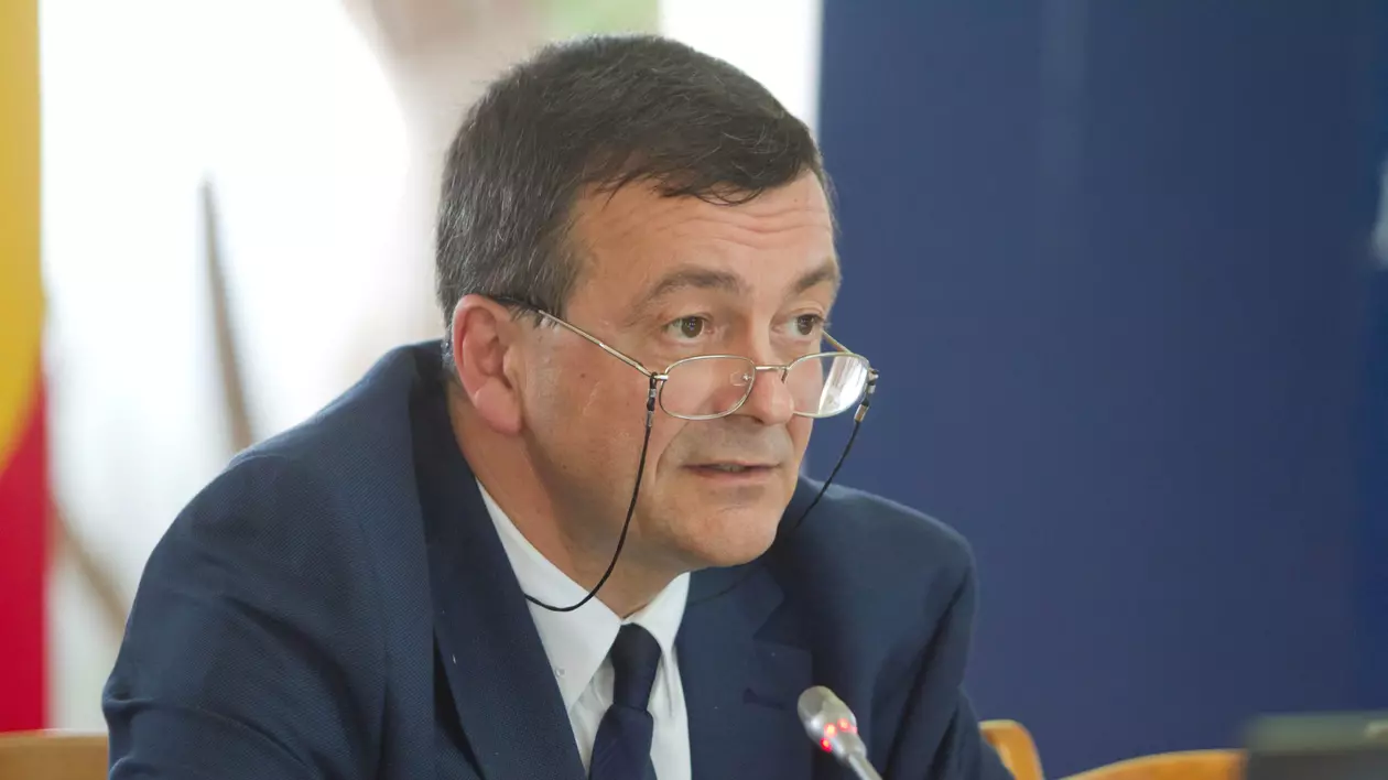 Ales rector la Universitatea Dunărea de Jos din Galați, Lucian Georgescu nu a fost confirmat de minister. Contracandidatul său a contestat rezultatul votului