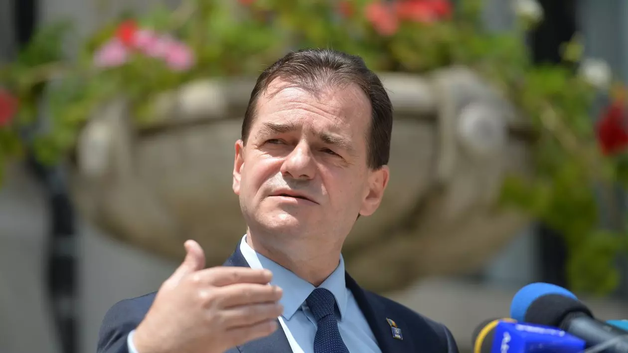 Ludovic Orban a fost agresat de protestatarii AUR la intrarea în Parlament: „Am fost scuipat, lovit, înjurat”. VIDEO