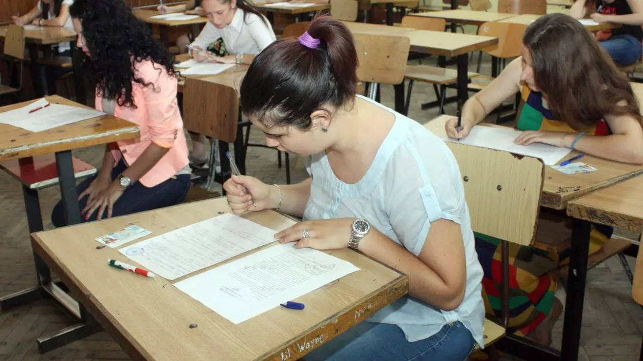 Care sunt principalele schimbări din noua lege a educației: examen de admitere la liceu, alt tip de Bac, salarii mai mari cu 43% pentru profesorii debutanți