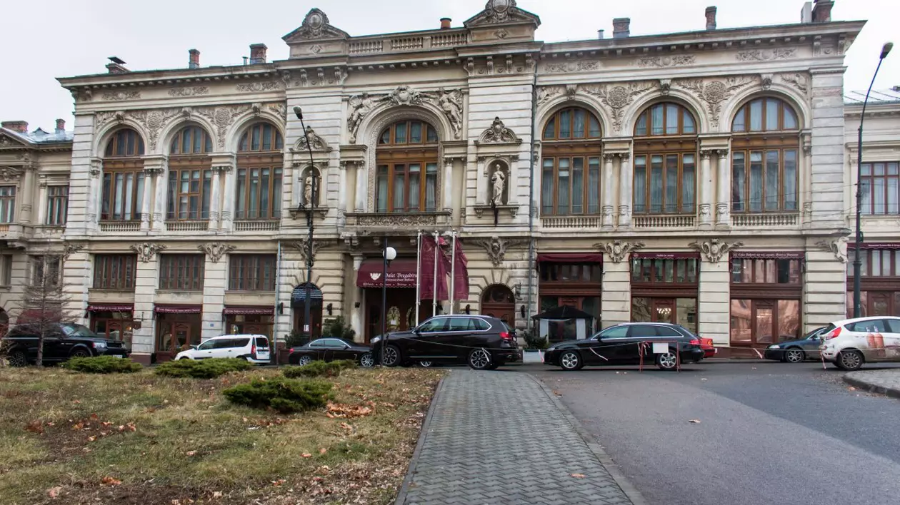 Palatul Bragadiru din București, scos la vânzare. Câți bani se cer pe monumentul istoric și ce spune ministrul Culturii. Foto: Hepta.ro