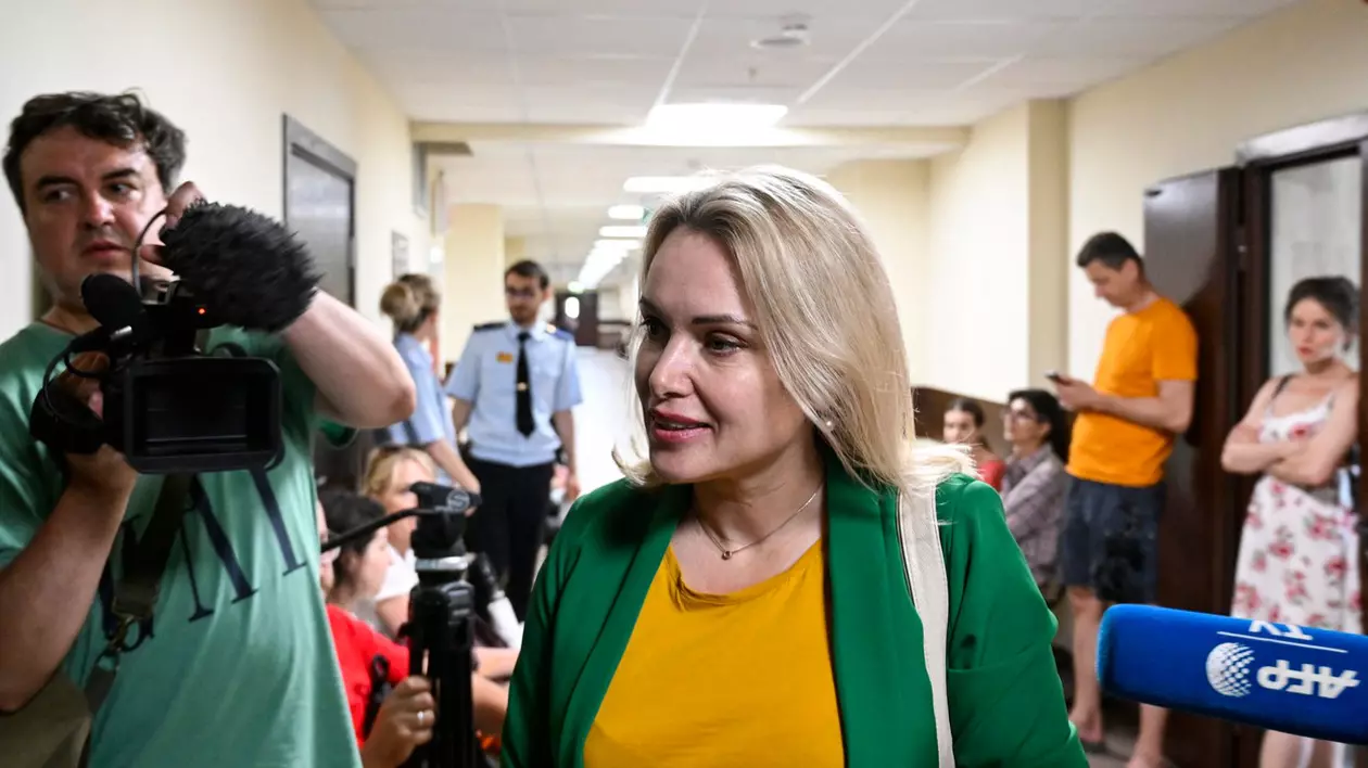 Jurnalista Marina Ovsiannikova, găsită vinovată pentru „discreditarea” armatei ruse
