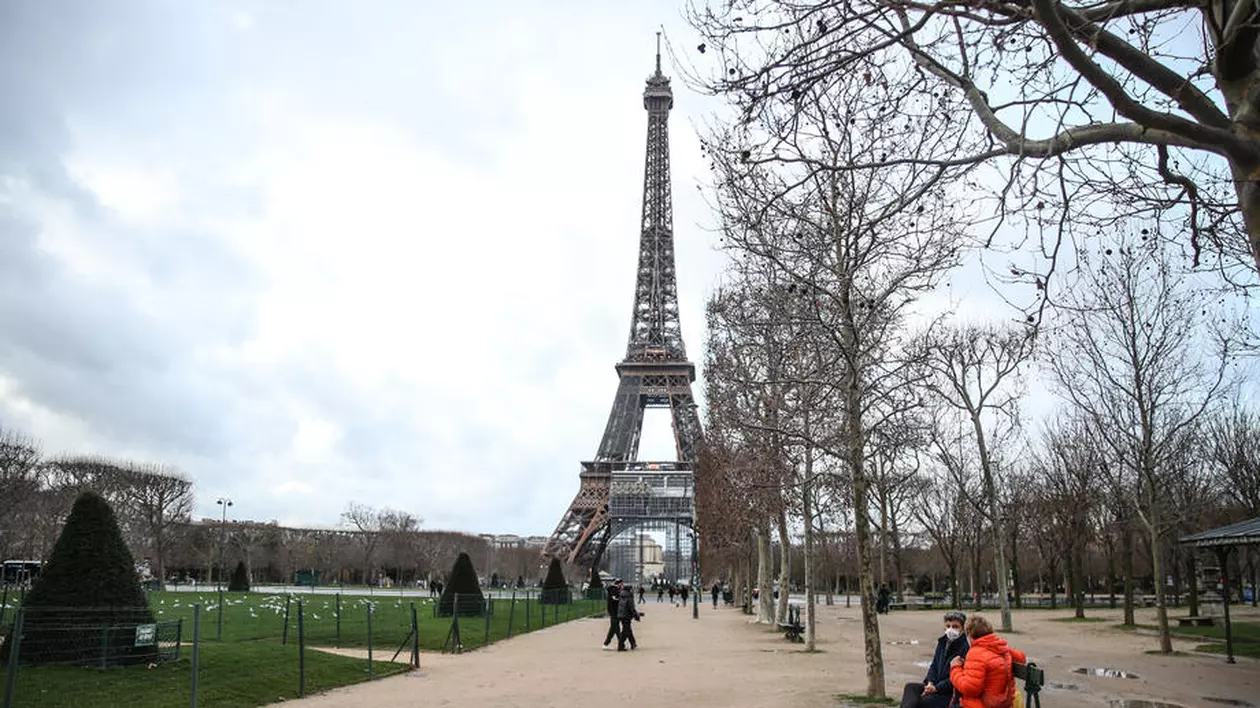 Turnul Eiffel din Paris este plin de rugină și are nevoie de reparații generale, arată rapoarte confidențiale