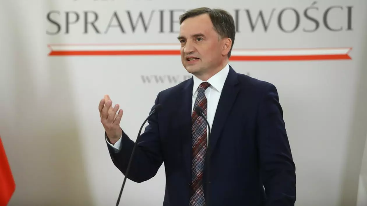 Ministrul justiției din Polonia cere pedeapsa cu închisoarea pentru cei care fac glume pe seama Bisericii Catolice