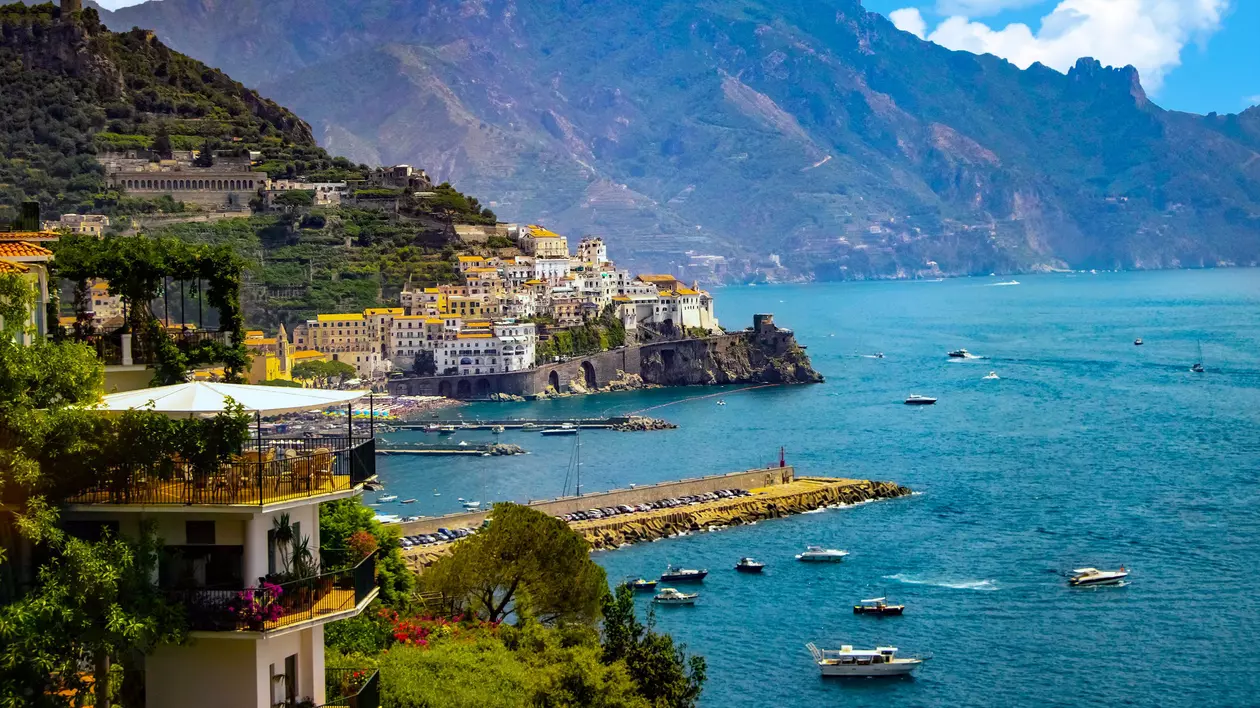 Sardinia oferă 15.000 de euro celor care își cumpără o casă pe insulă. Care sunt condițiile