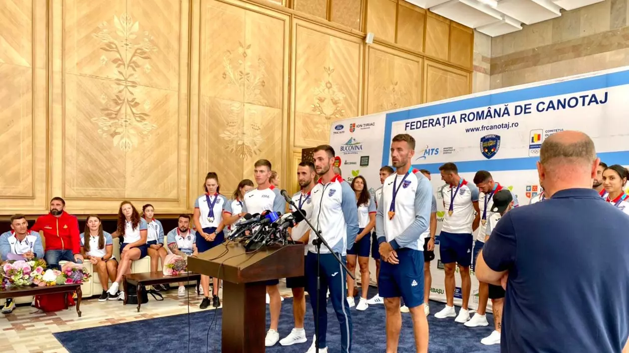 Niciun oficial al Ministerului Sportului nu i-a așteptat la aeroport pe canotorii care au adus 8 medalii. „Le urăm vacanţă plăcută în continuare”