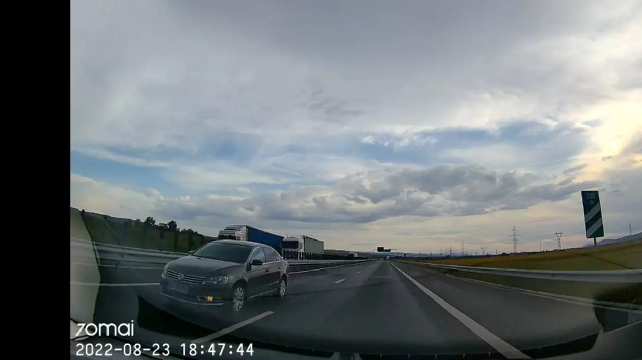 Un bărbat de 72 de ani a rămas fără permis, după ce a condus pe contrasens 9 kilometri pe Autostrada A10 Sebeș-Turda
