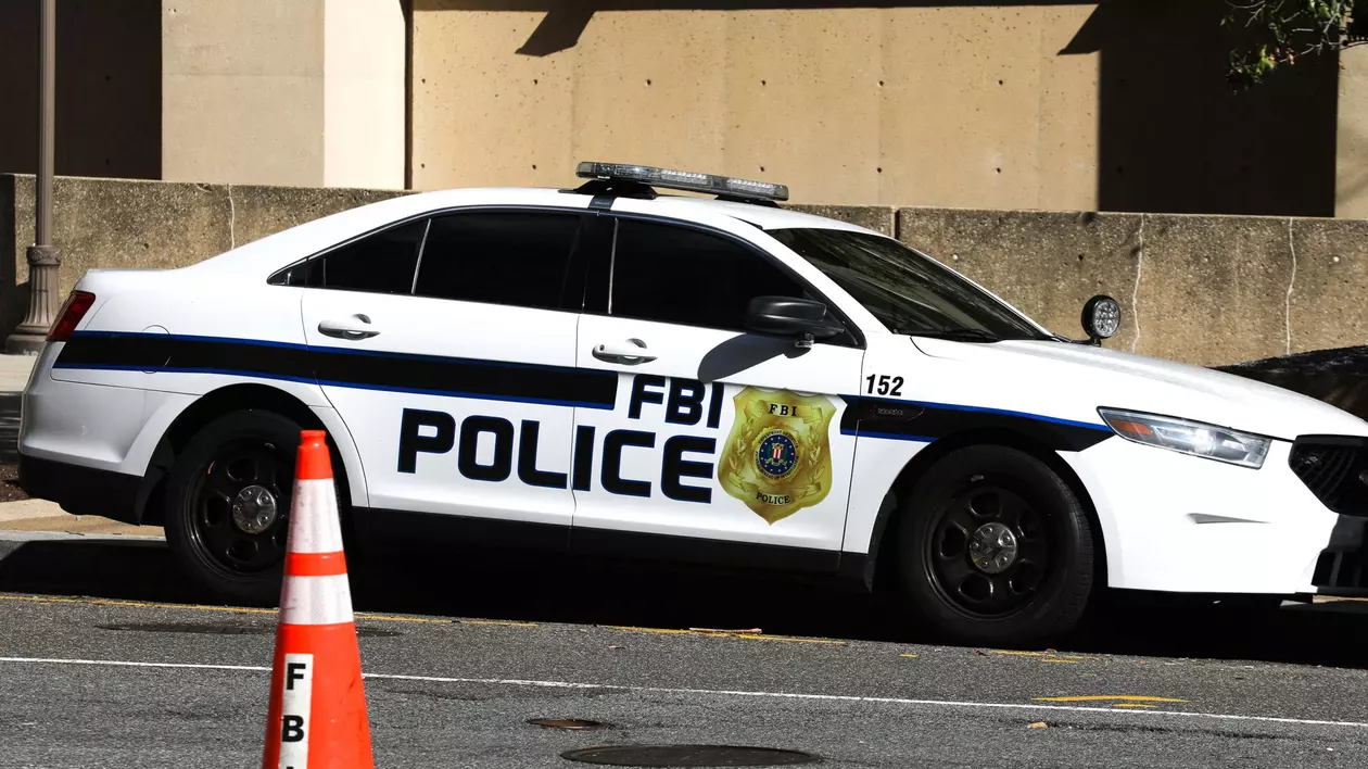 Un bărbat înarmat a încercat să intre într-un birou FBI din Ohio. Schimburi de focuri cu polițiștii