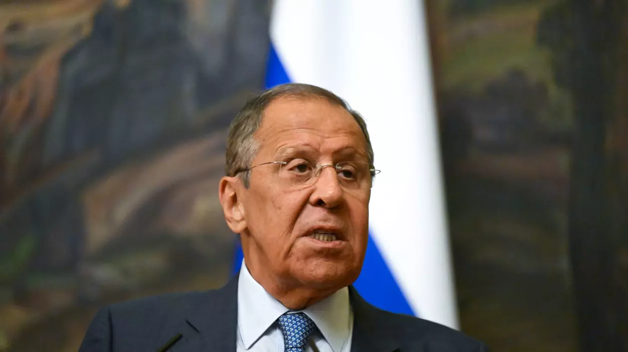 Ce se întâmplă în Ucraina „este un război aproape real între Rusia și Occident”, spune Serghei Lavrov