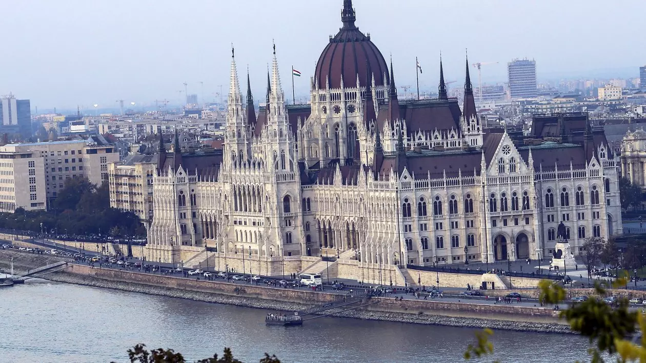 Guvernul Viktor Orban a demis meteorologii pentru prognoza greșită care a dus la anularea artificiilor de Ziua Ungariei