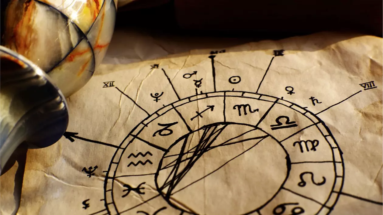 HOROSCOP luna august. Berbecii riscă să piardă bani, Racii trec peste necazuri