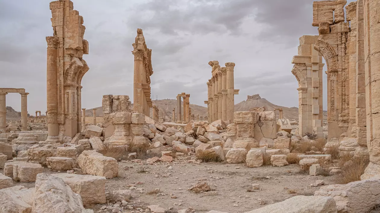 Monumente istorice distruse de oameni
