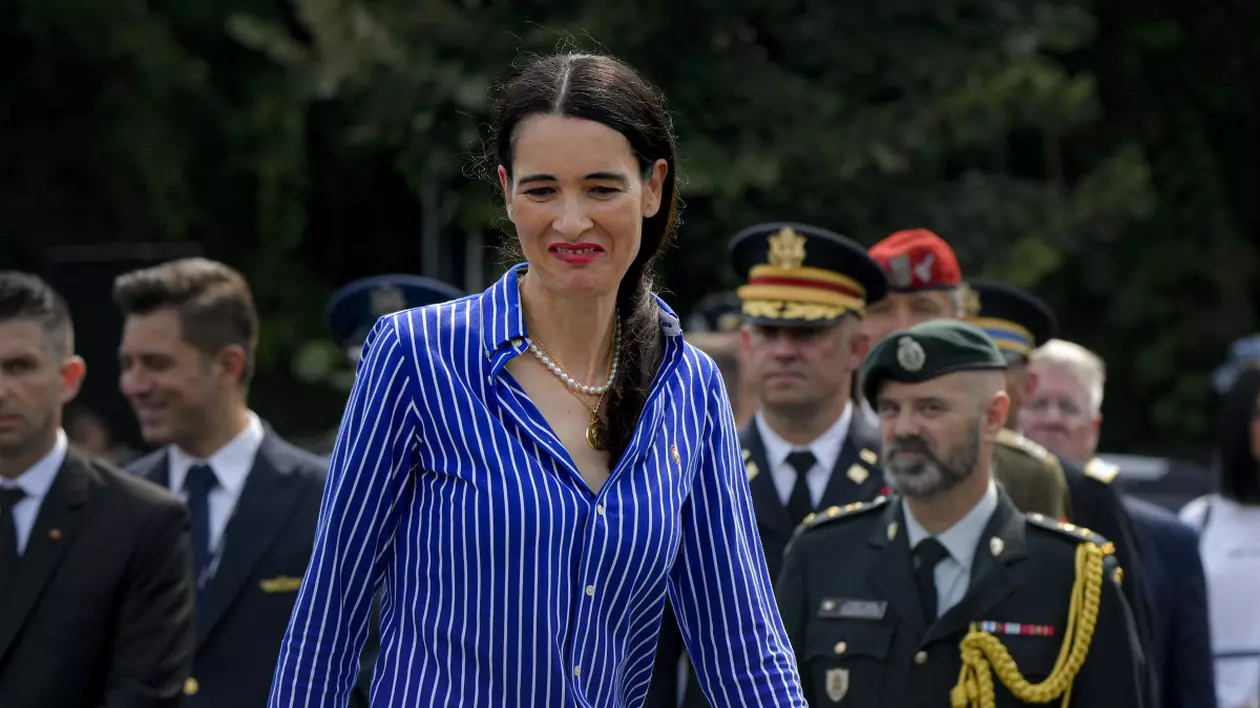 Clotilde Armand, acuzații la adresa PSD și PNL din fața sediului ANI, unde a mers la o zi după acuzațiile de conflict de interese
