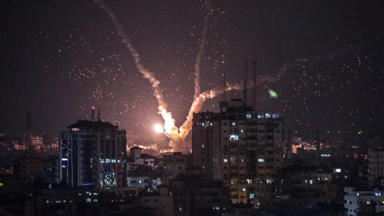 Israelul continuă bombardamentele în Fâșia Gaza, după ce a anunțat uciderea unui lider al Jihadului Islamic. Replica grupării