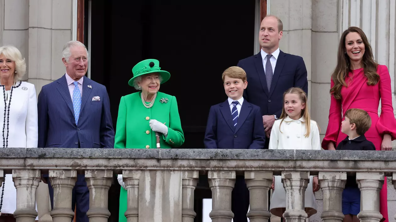 Amintirile copiilor reginei Elisabeta a II-a. Regele Charles: "Exersa cum să poarte coroana înainte de încoronare"