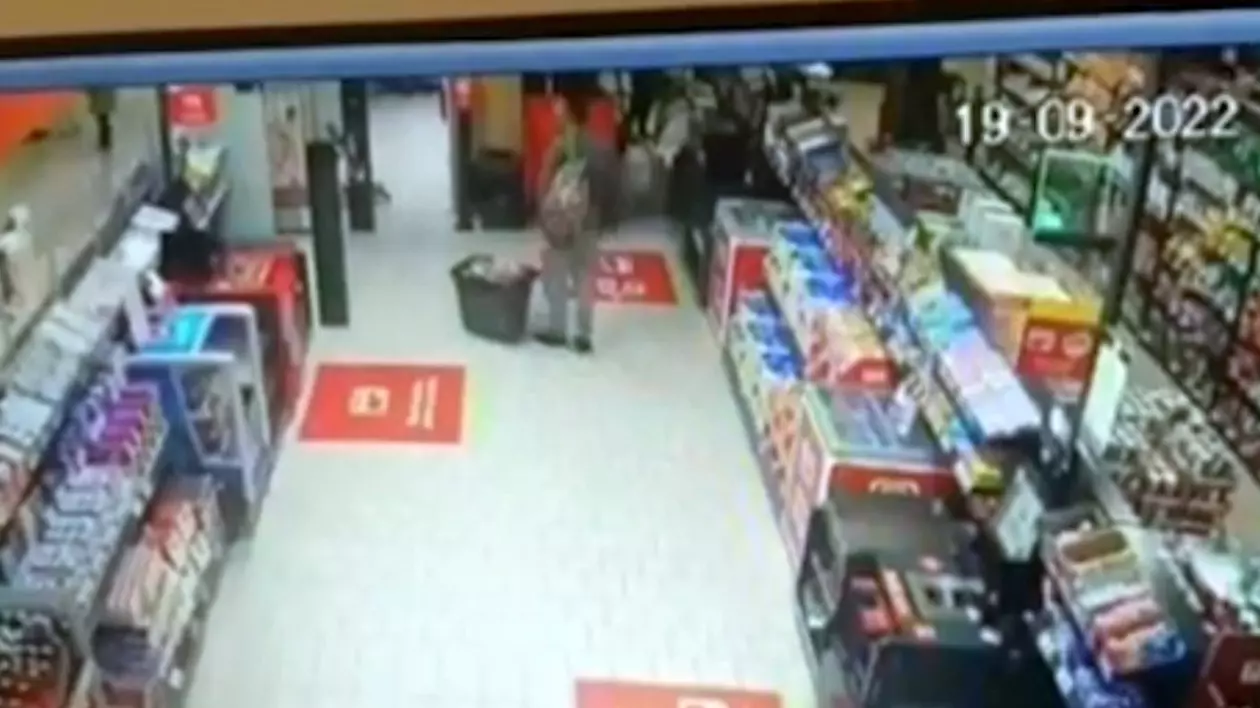 Bărbat cercetat pentru furt, după ce a umplut un coş cu alimente de sute de lei. Ce metodă inedită a folosit | VIDEO