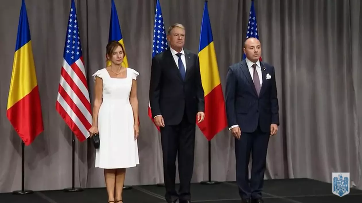 „România merge bine şi economia românească creşte”, le-a spus Klaus Iohannis românilor la San Francisco, unde au putut veni doar oameni selectați, pe bază de invitație, la întâlnirea organizată de ambasadă