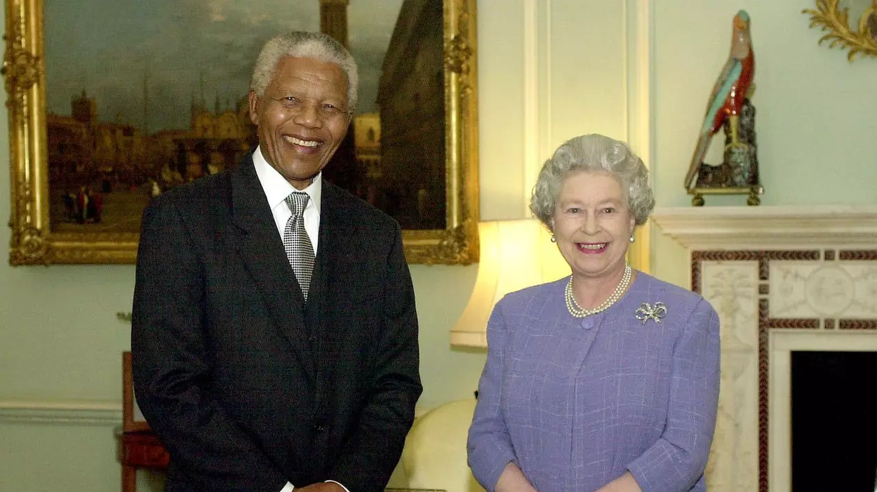 Remarca lui Nelson Mandela care a făcut-o pe Regina Elisabeta a II-a să izbucnească în râs, la una din întâlnirile lor
