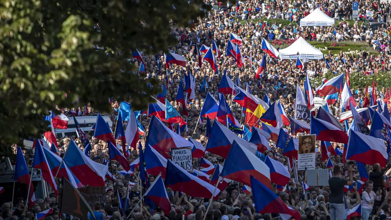Atacul lui Vladimir Putin la adresa democrației funcționează deja în Europa, arată o analiză Politico