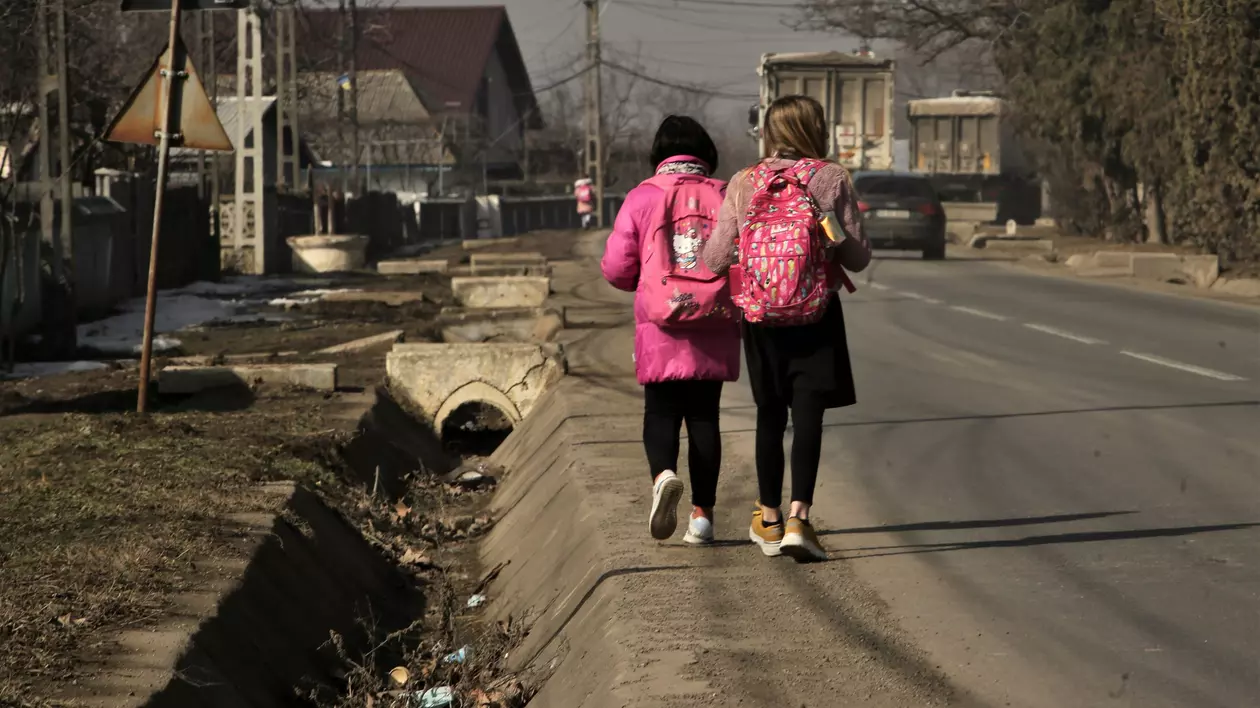 Liceul din Vaslui, unde peste 30% din elevi fac naveta. „E o păcăleală că se decontează integral transportul elevilor”