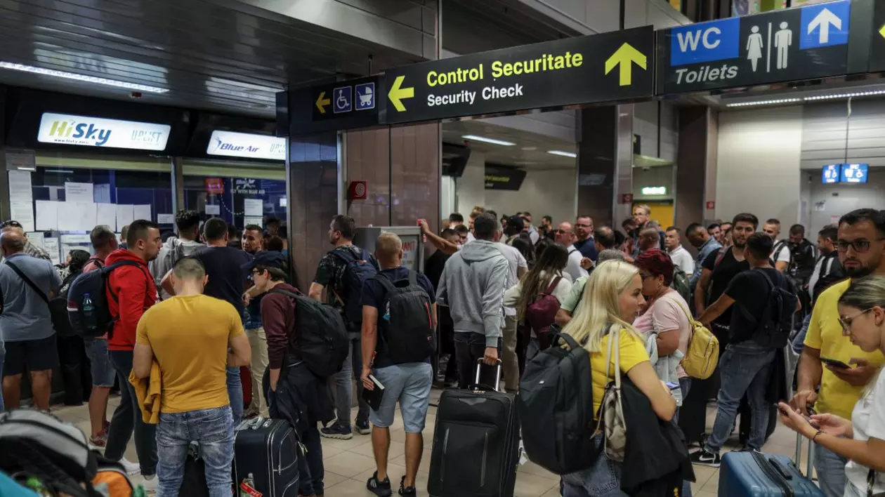 Sedinta de urgenta la Guvern dupa ce Blue Air a suspendat zborurile. Primele masuri anuntate de Executiv. Foto: Inquam Photos / Octav Ganea