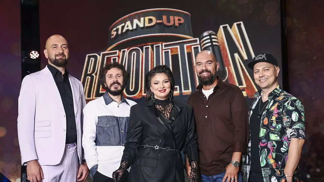 Schimbări la masa juriului „Stand-Up Revolution”. Unul dintre comedianți ar putea părăsi oricând echipa. „Pune presiune pe noi”
