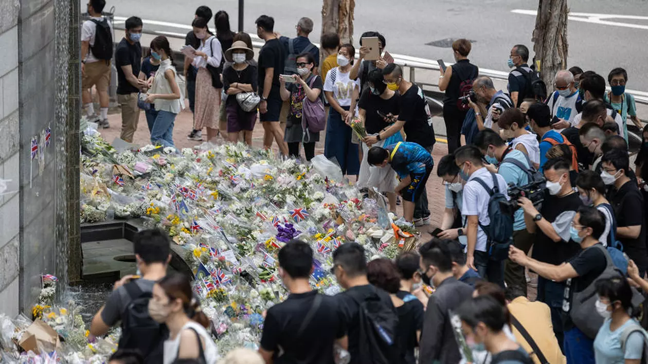 Bărbat care cânta la muzicuță în fața consulatului britanic din Hong Kong, arestat pentru „acte de răzvrătire”