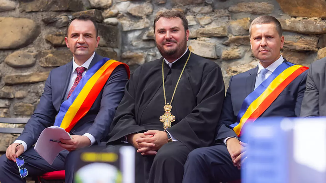 Vicarul eparhial din Dâmbovița are site care primește bani de la Consiliul Județean și primării