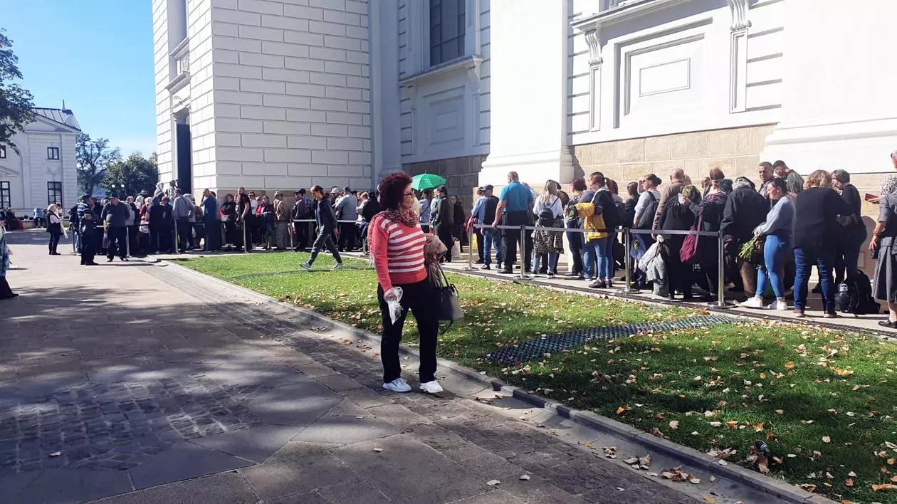 300.000 de credincioși sunt așteptați începând de mâine în pelerinaj la Sfânta Parascheva. Vor fi aduse și moaștele unui sfânt cu origini în Ucraina