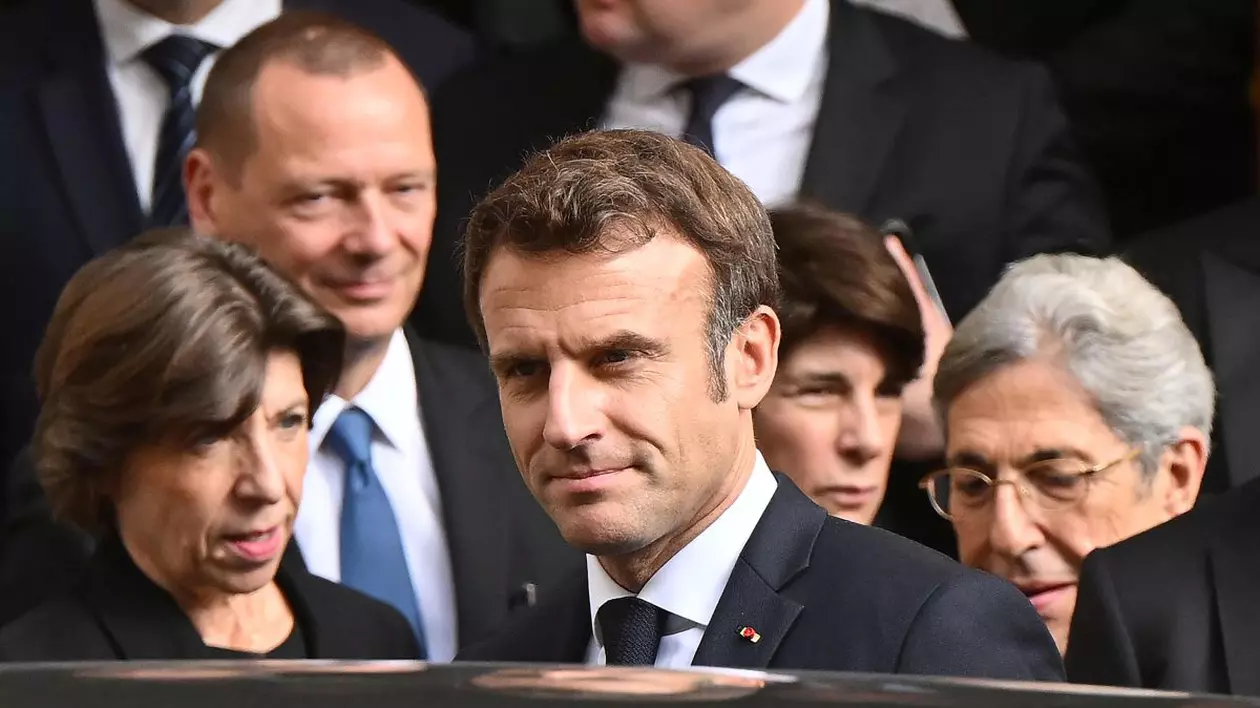 Macron promite că va crește vârsta de pensionare din Franța cu trei ani, în ciuda opoziției din stradă și din parlament