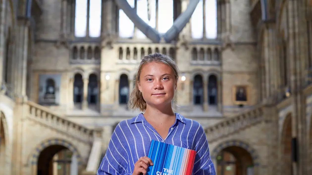 Greta Thunberg a lansat o carte despre schimbări climatice, cu eseuri scrise de peste 100 de autori și experți. „Istoria ne va arăta”