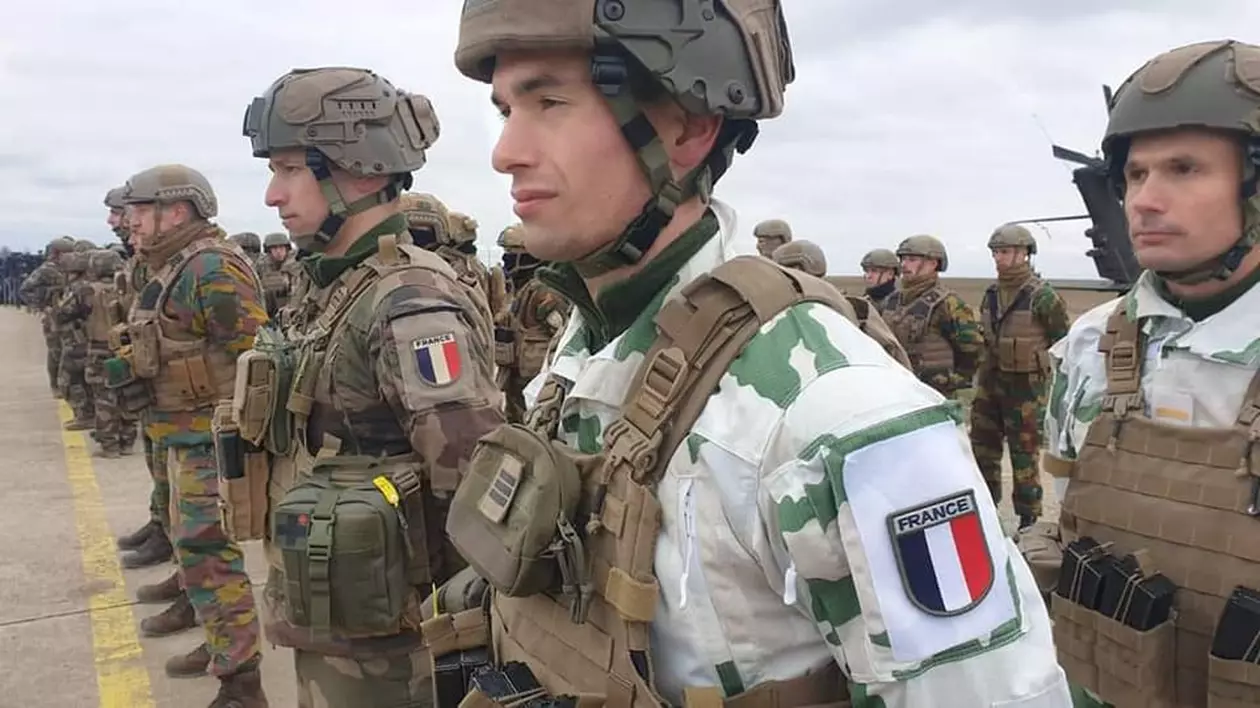 Primul convoi cu tehnică militară franceză pentru Grupul de luptă NATO ajunge duminică în România