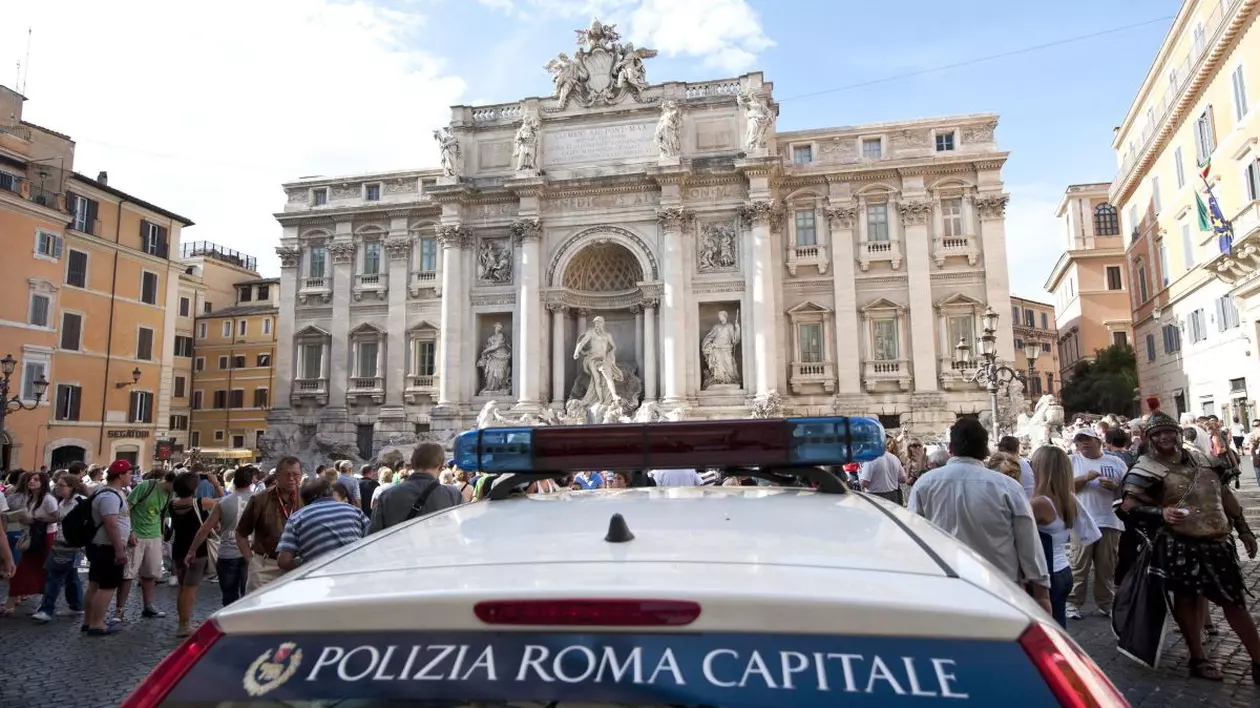 Italia, vandalizată de turiști după pandemie: „Fură gondole, fac surfing în situri protejate, au intrat cu mașina pe Treptele Spaniole”