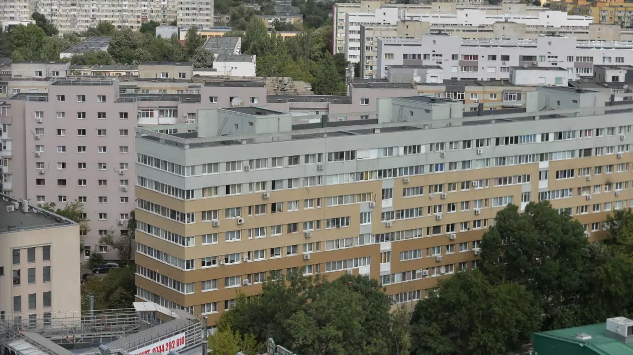 Peste 400 de blocuri din Capitală rămân fără apă caldă din cauza lucrărilor la rețea. Unele conducte sunt vechi de 55 de ani
