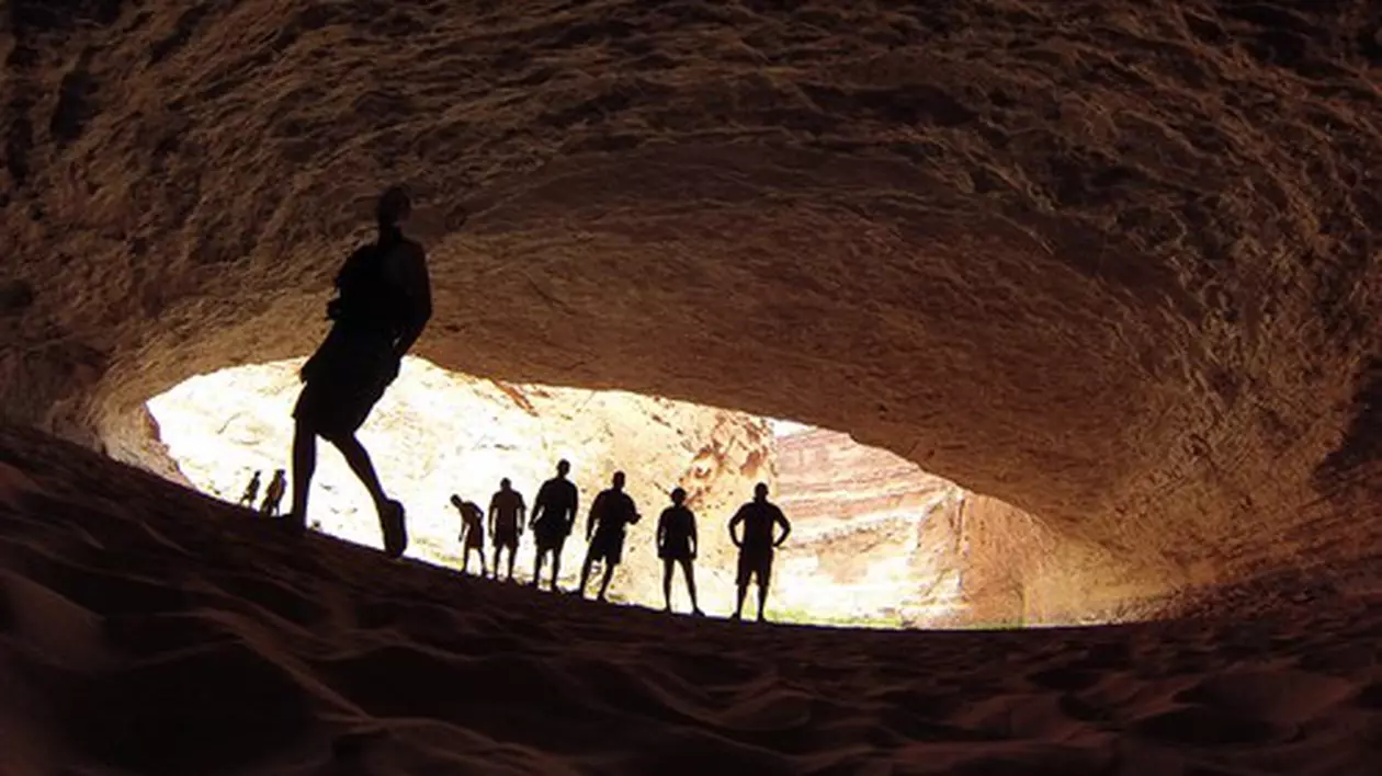 Cinci turiști au rămas blocați la 200 de metri sub pământ, într-o peșteră din Marele Canion