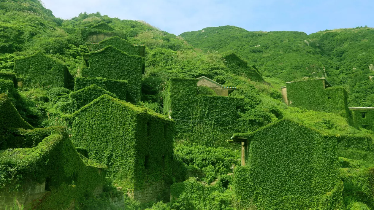 Orașul abandonat din China care a devenit atracție turistică dintr-un motiv surprinzător