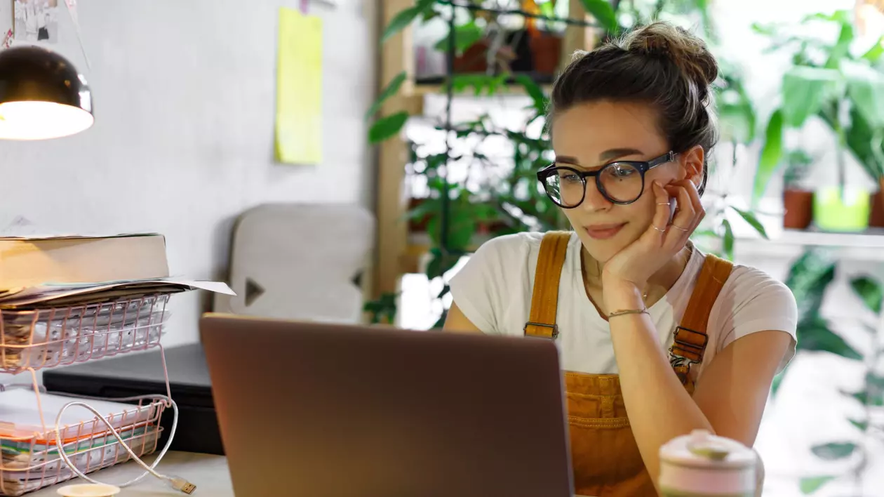 Ghidul tău în viața de freelancer. Analiză comparativă între PFA și SRL