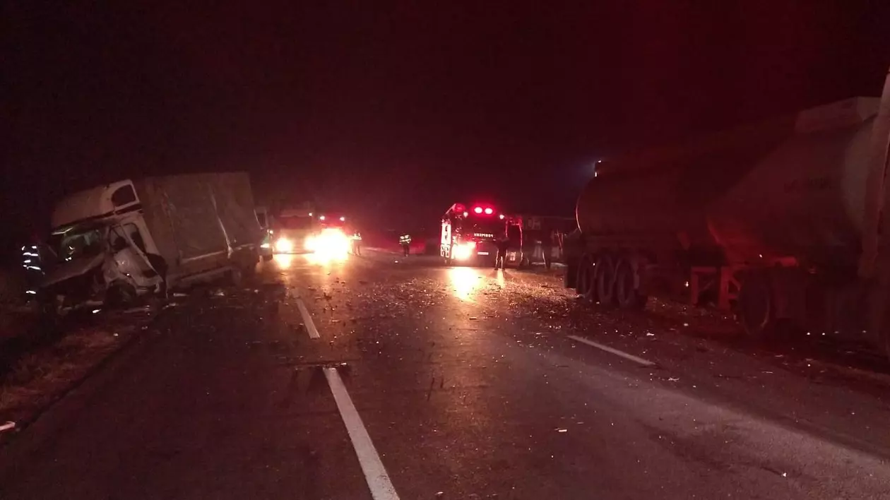 Coliziune între patru TIR-uri pe E85, lângă Adjud. Un șofer a fost rănit. Traficul a fost reluat după patru ore