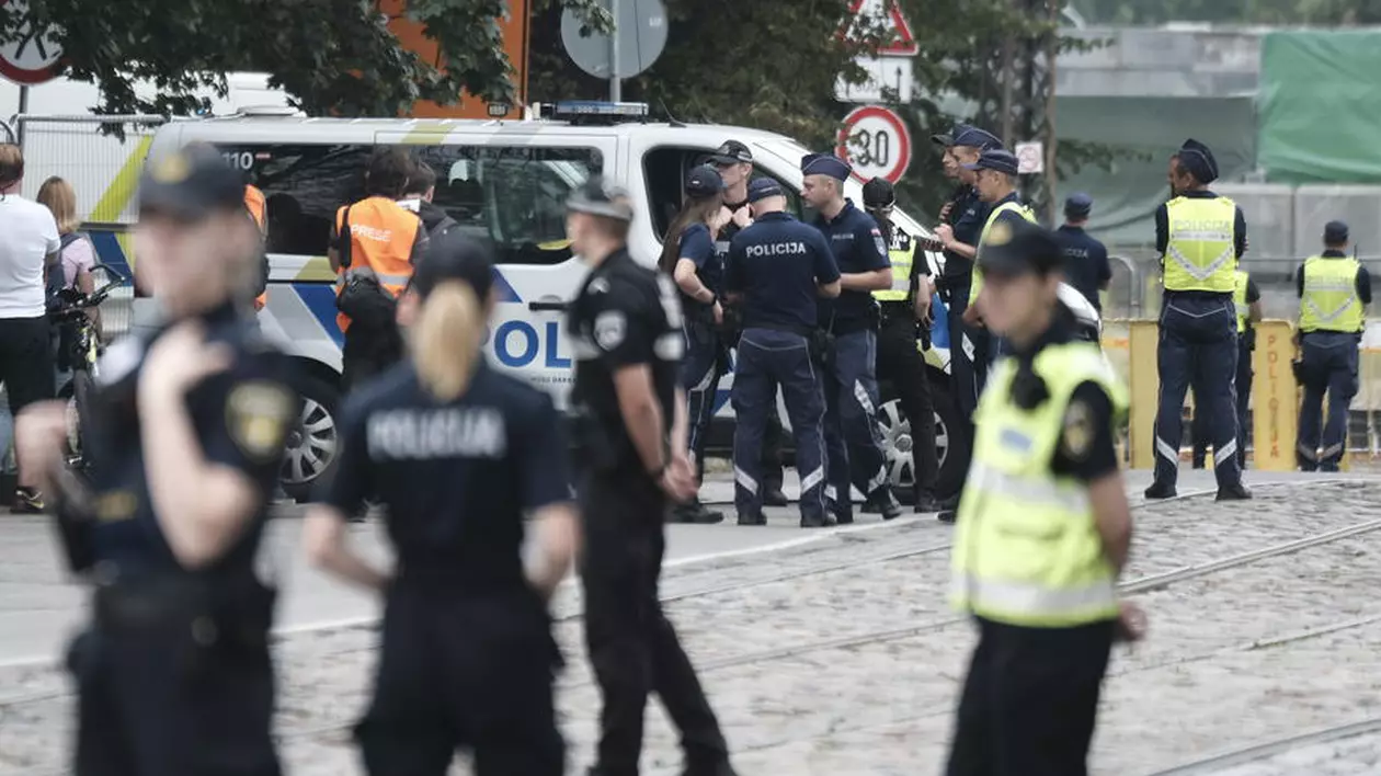Un român, un bosniac și un italian, arestați în Germania pentru deținerea de materiale explozive