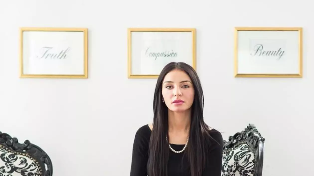 Youness Amal Vanessa, iubita fostului șef  DGIPI Gelu Oltean, eliberată din închisoare. Ea a fost condamnată în legătură cu atribuirea licenţelor Microsoft