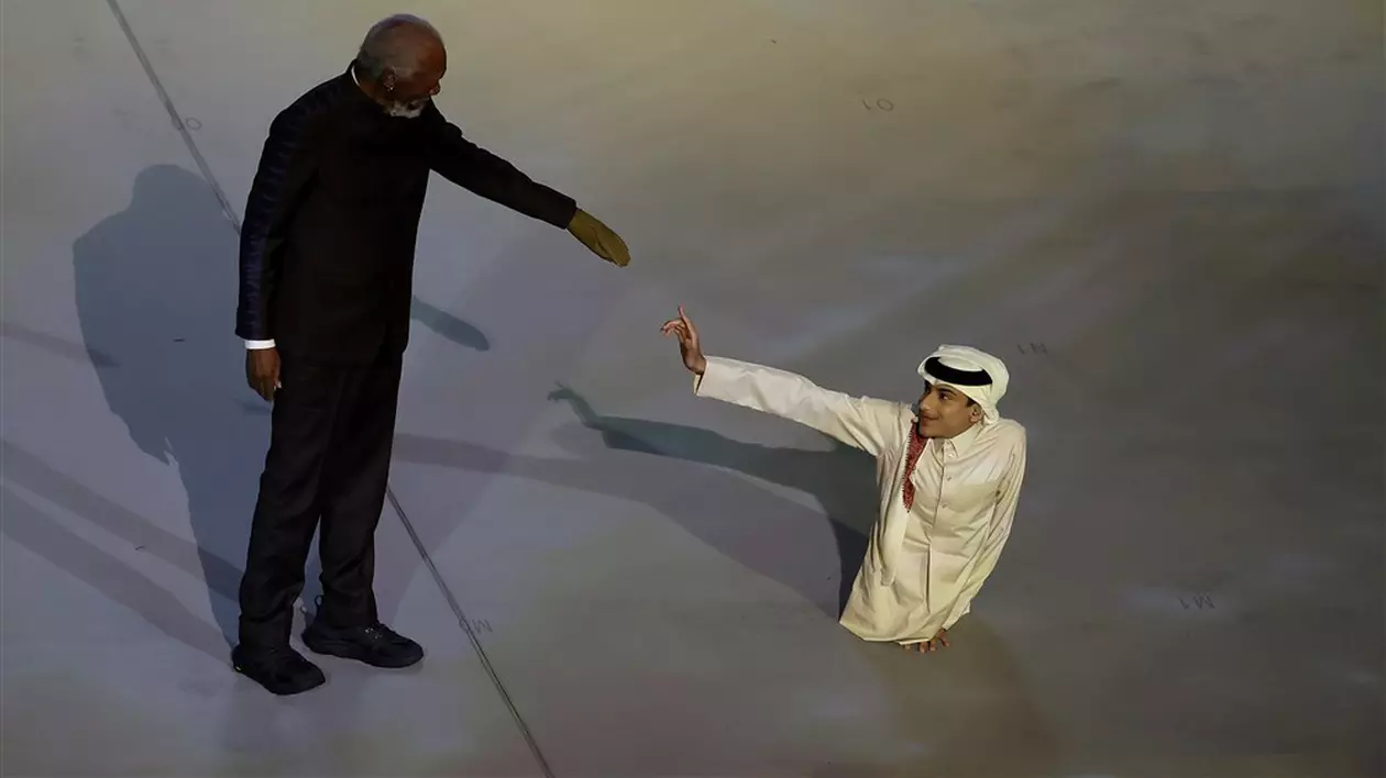 Cine este Ghanim Al Muftah, youtuberul fără jumătate de corp care a apărut alături de Morgan Freeman la deschiderea Campionatului Mondial din Qatar