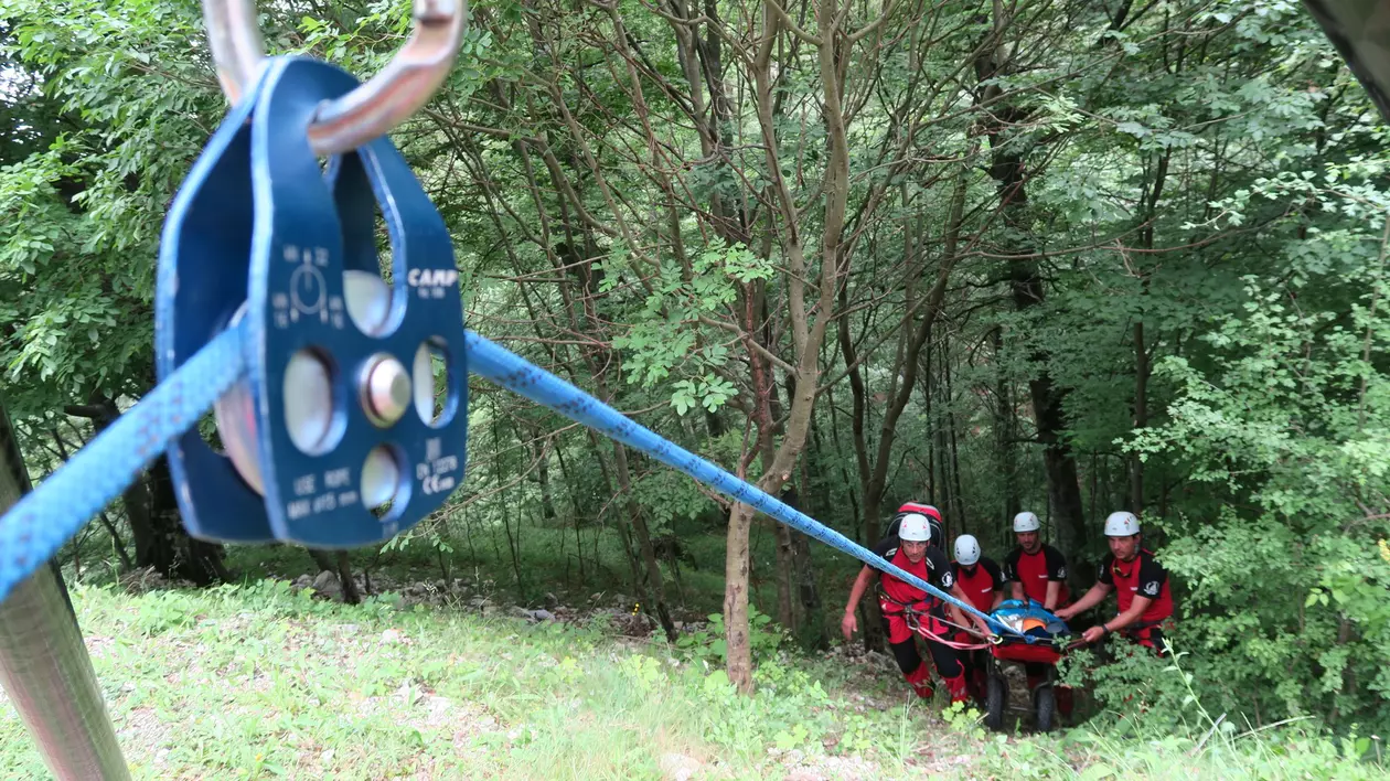 Doi morți și cinci răniți, în zonele montane, într-o singură zi. Bilanțul, anunțat de salvamontiști