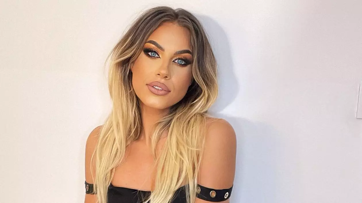 Amna face sport de patru ori pe săptămână: „Sunt obsedată de treaba asta”. Cum arată cântăreața la 38 de ani