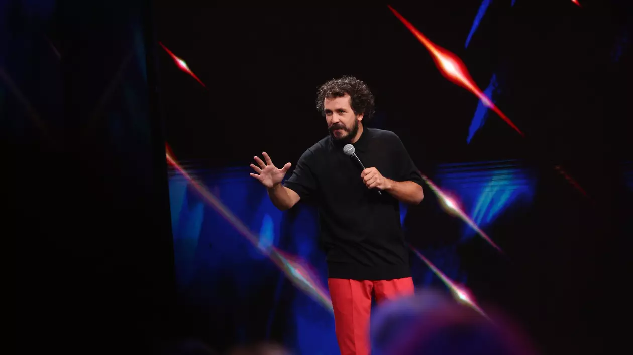 Ce spune Dan Badea despre Costel Bojog, colegul lui de la „Stand-Up Revolution”: „Este un artist, îi place să se joace, îi place să se riște, e vulnerabil pe scenă”