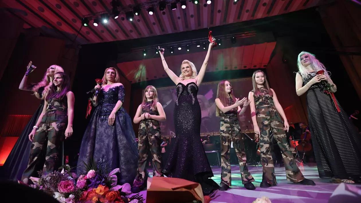 Trupa A.S.I.A. s-a reunit la Sala Palatului cu ocazia concertului aniversar al Ianei Novac. Fetele nu și-au putut stăpâni lacrimile